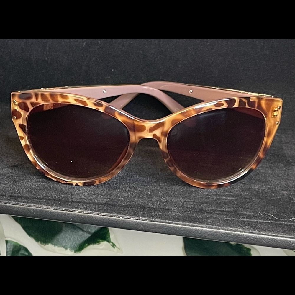 Betsey Johnson 💖 Cat-Eye Women Sunglasses